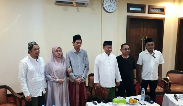 Datangi Pesantren Lirboyo Eko Kuntadhi Mohon Maaf Halaman