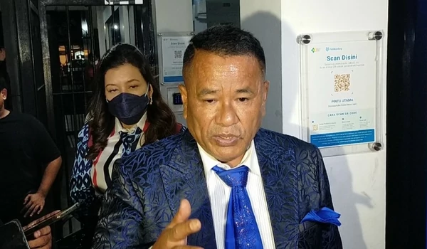 Ini Alasan Hotman Paris Terima Tawaran Jadi Pengacara Teddy Minahasa