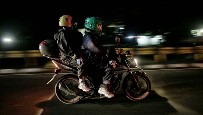 Pemudik Motor Penuhi Jalur Pantura Simpang Jomin Cikampek