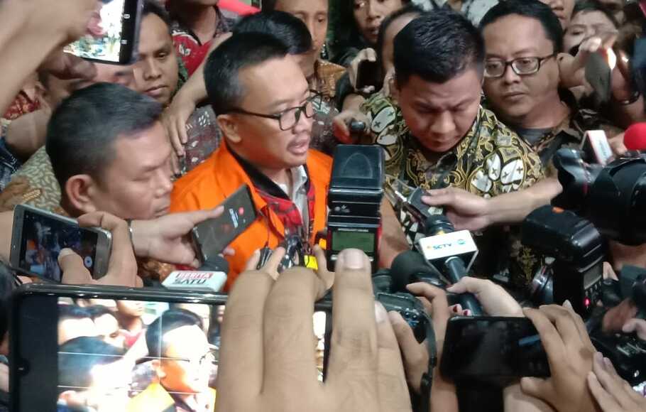 KPK Jebloskan Imam Nahrawi Ke Rutan