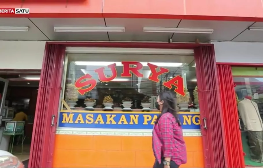 Ngerendang Di Rumah Makan Padang Tertua Di Jakarta Halaman 2