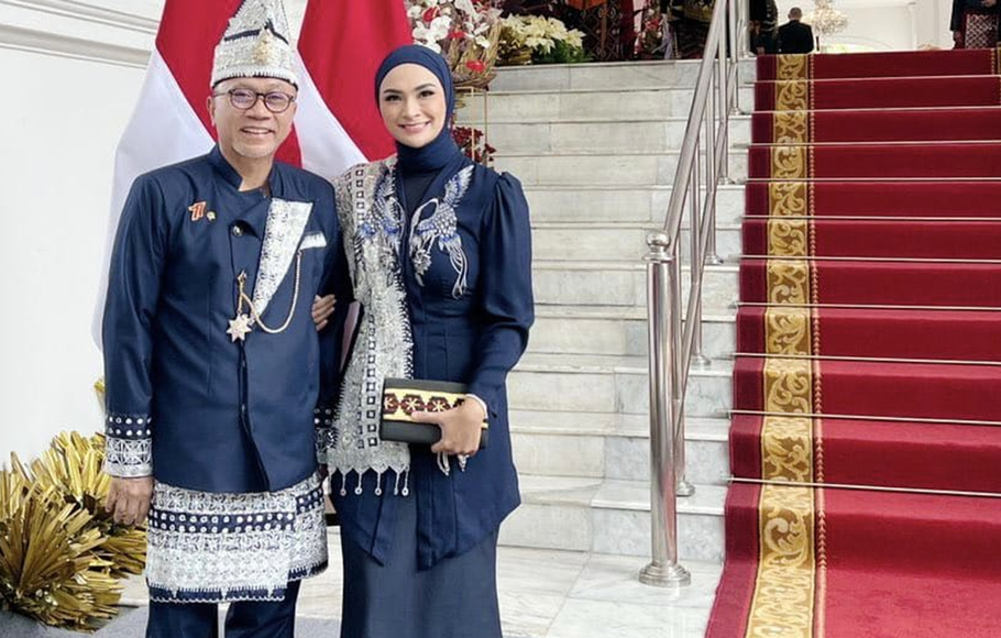 Hadiri HUT Ke 77 RI Zulhas Kenakan Baju Adat Lampung Modern