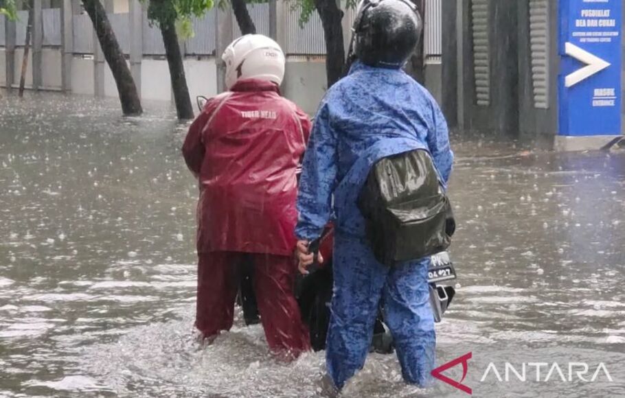 Awas Cuaca Hari Ini Jaksel Dan Jaktim Diprediksi Hujan Disertai Petir