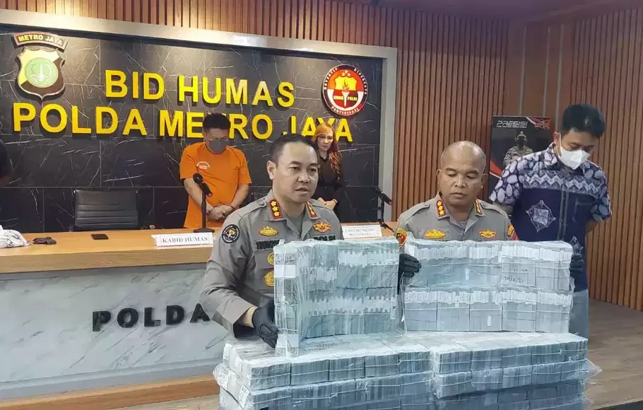 Polisi Bongkar Peredaran 100 000 Lembar Dolar Palsu Di Bekasi