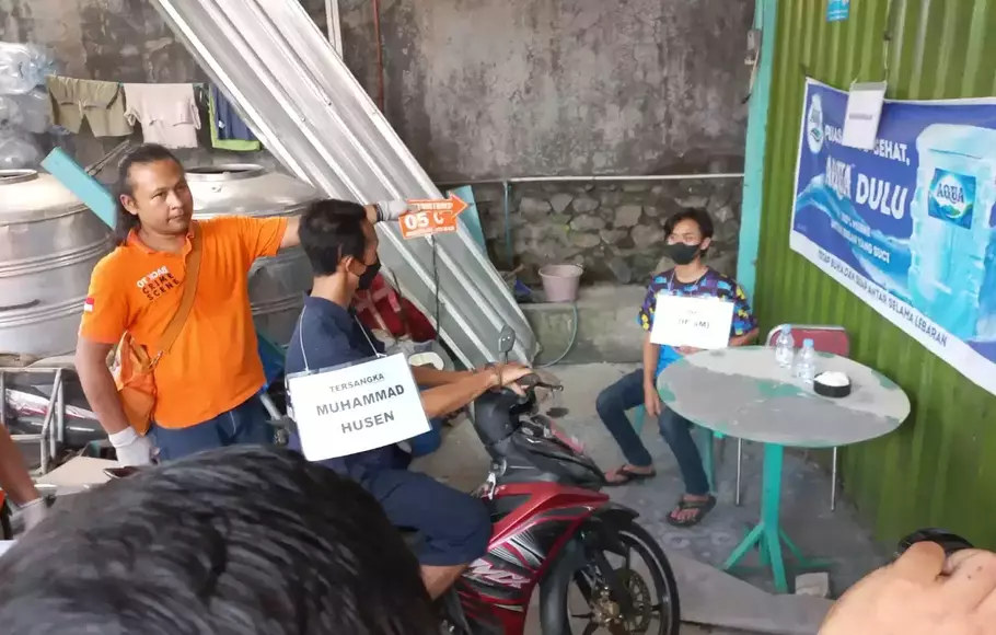 Rekonstruksi Pembunuhan Bos Depot Air Isi Ulang Digelar Pelaku