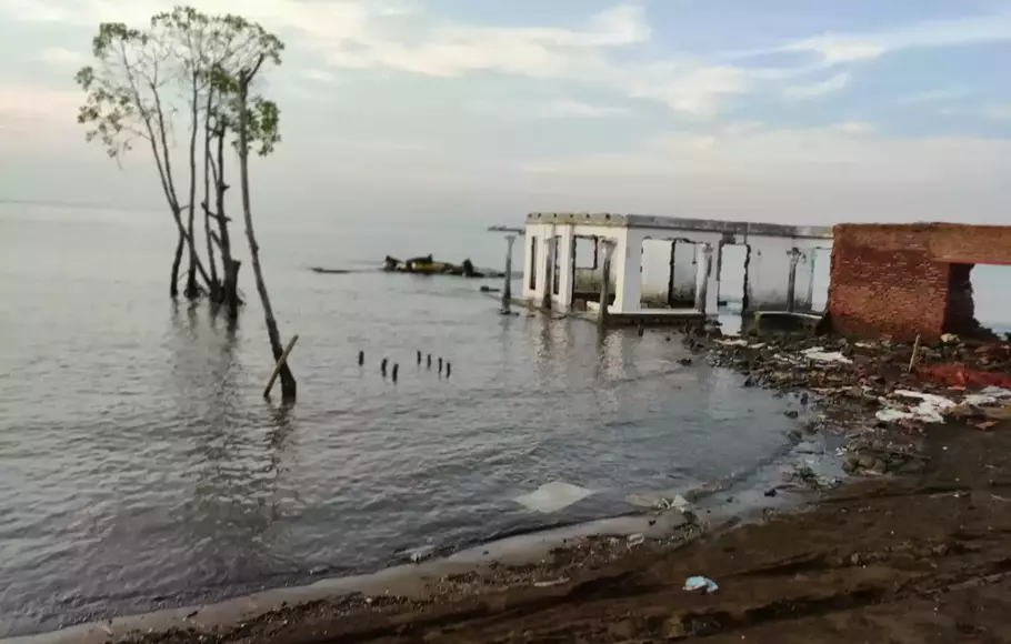 Terkikis Abrasi Dukuh Simonet Pekalongan Jadi Pulau Hantu