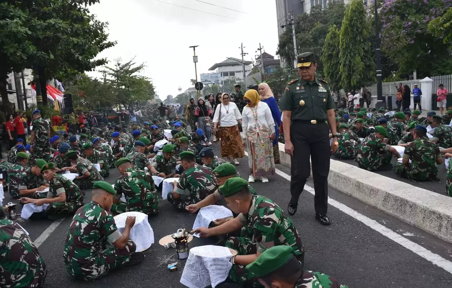 Hari Batik Nasional Prajurit Tni Membatik Pecahkan Rekor Muri