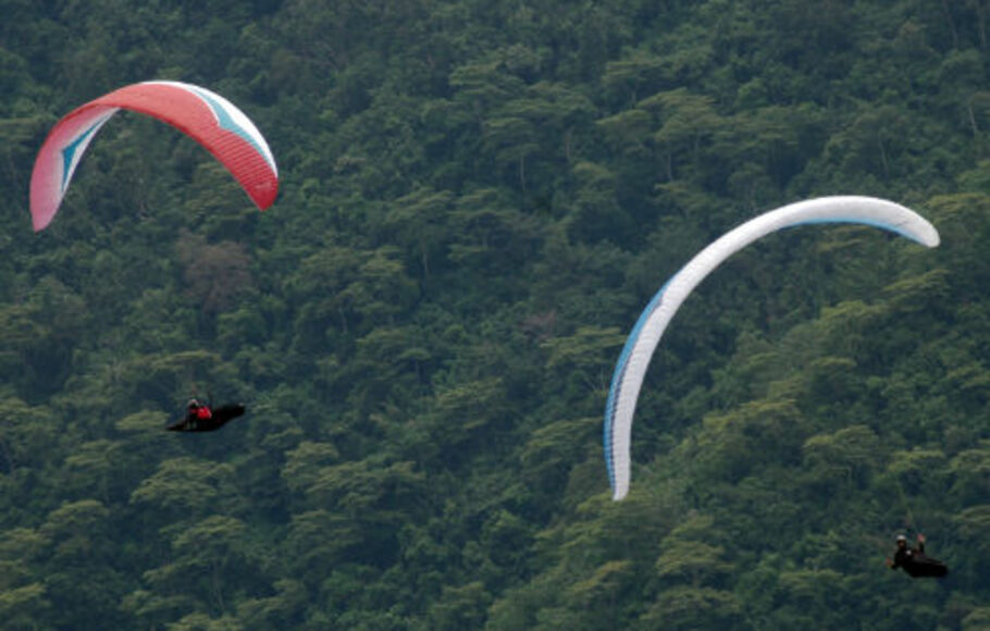 Kembangkan Wisata Lomba Paralayang Digelar Di Solok