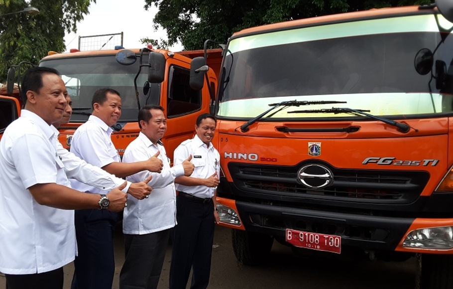 Dinas Kebersihan Dki Hibahkan Unit Truk Sampah Ke Pemkot Bekasi