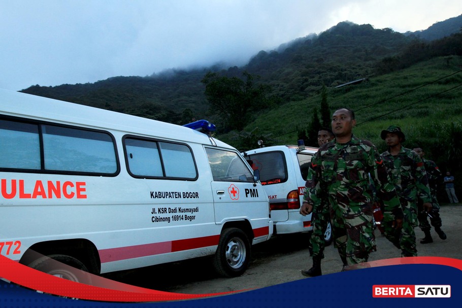 Tim Evakuasi Udara Berjarak Meter Dari Lokasi Sukhoi