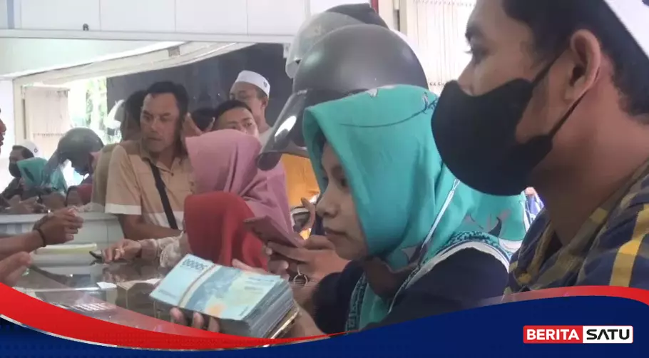 Jelang Lebaran Toko Emas Di Sumenep Diserbu Emak Emak