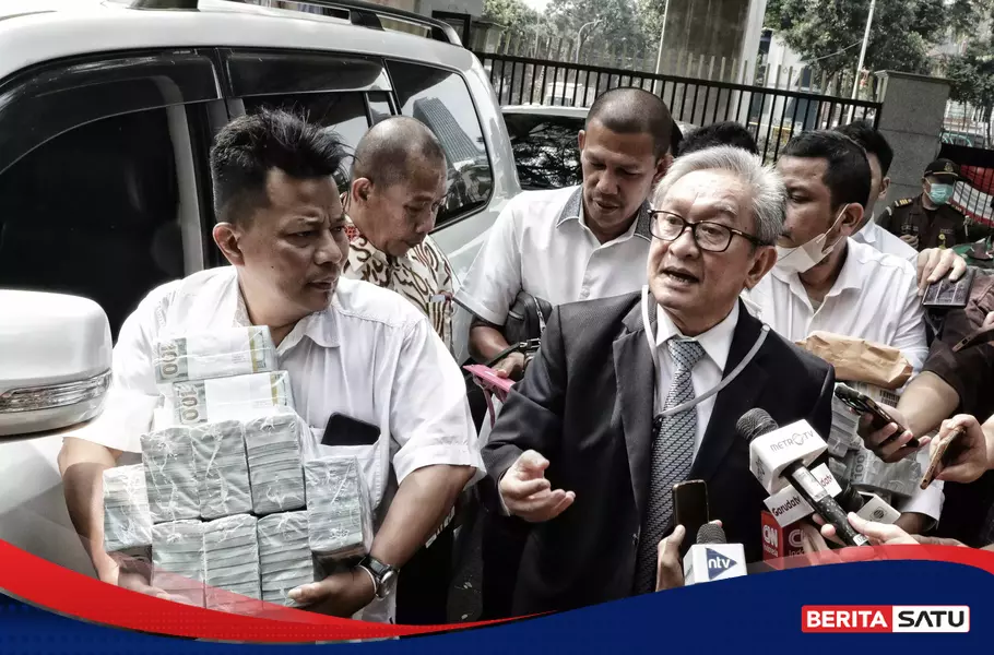 Maqdir Ismail Jelaskan Asal Usul Uang Rp 27 M Yang Diserahkan Ke