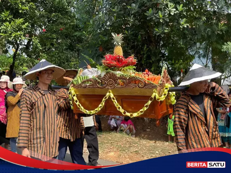 Lestarikan Budaya Warga Jepara Gelar Tradisi Kirab Jodang