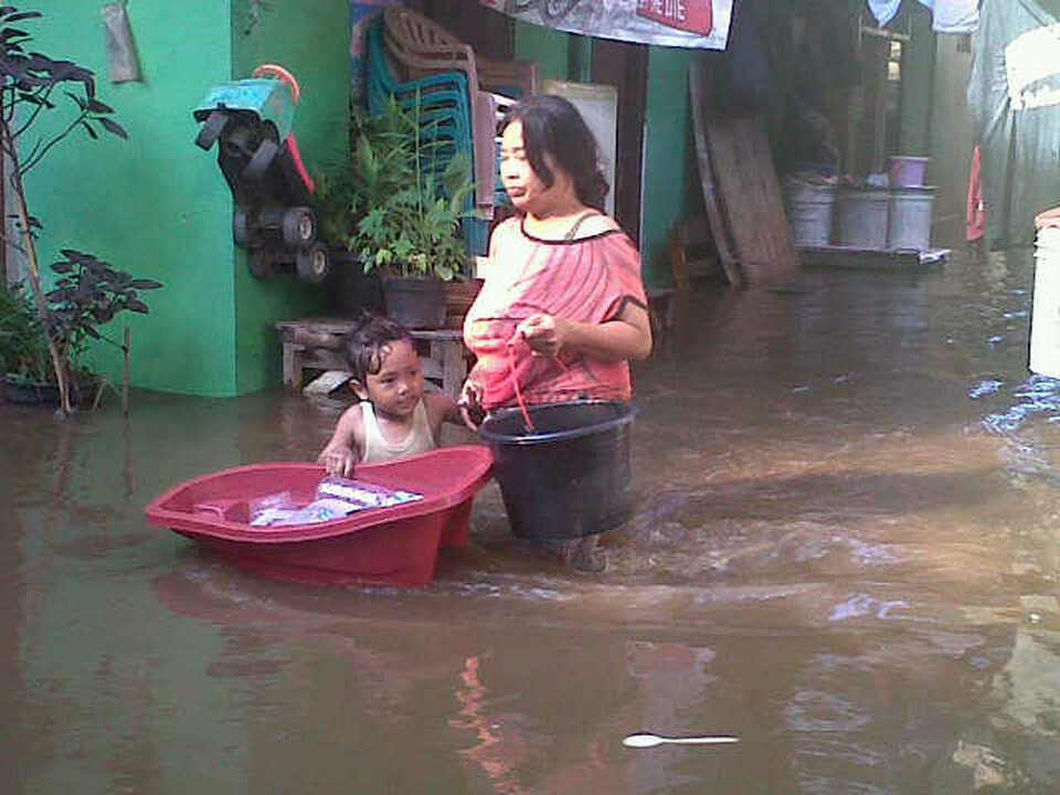 Banjir 2 Meter Ratusan Rumah Terendam Di Kampung Melayu