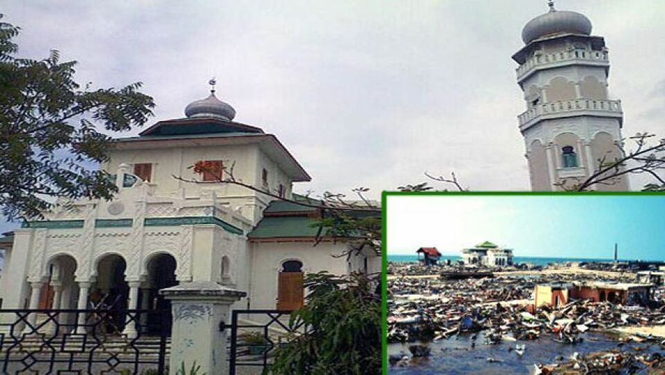 Masjid Baiturrahim Ulee Lheue Objek Wisata Religi Dan Saksi Tsunami