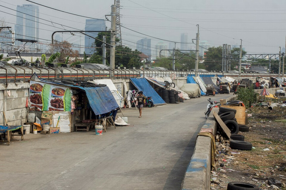 Pemprov DKI Tertibkan Bangunan Liar Di Kanal Banjir Barat