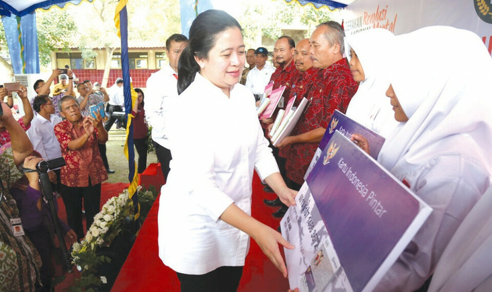 Menko Pmk Bagikan Komputer Kip Dan Buku Di Kalten Dan Boyolali