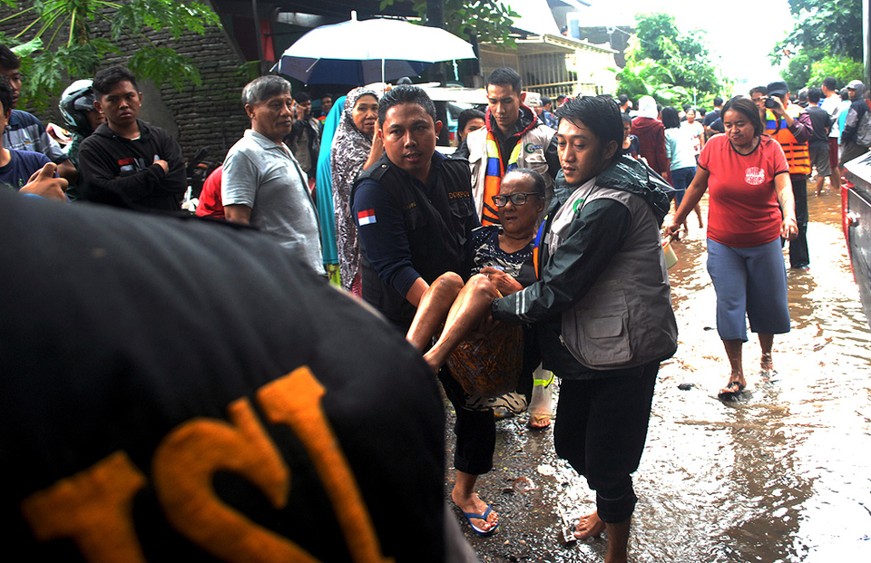 Evakuasi Warga Terdampak Banjir Makassar