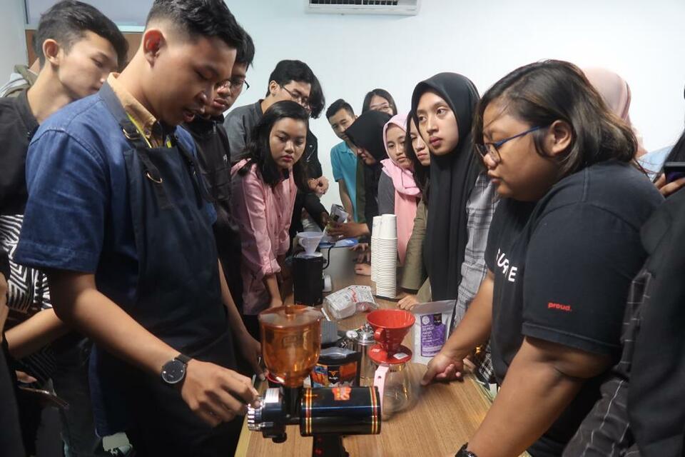 Gelar Kelas Kreatif Petrokimia Gresik Libatkan Milenial