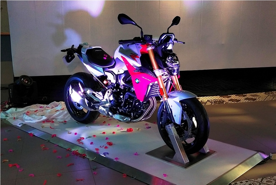 Bmw Luncurkan Naked Bike F R Pesaing Yamaha Mt