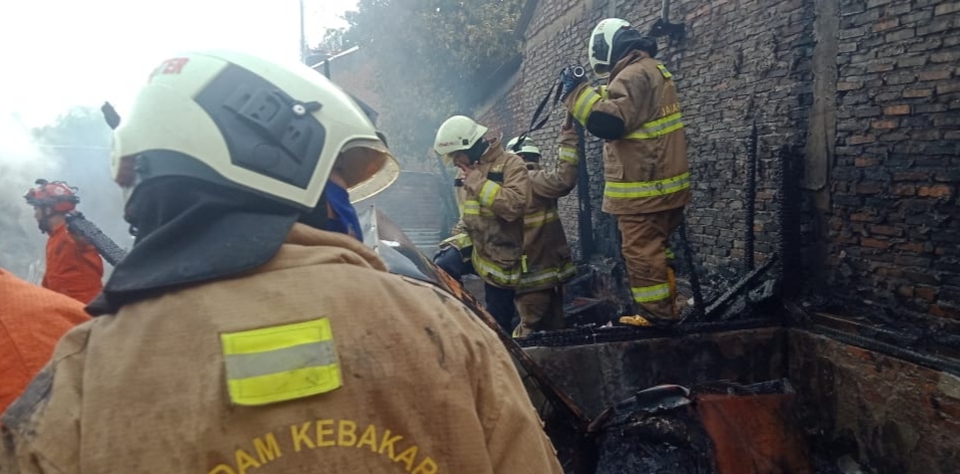 Korsleting Listrik 3 Kontrakan Hangus Terbakar Di Kramat Jati