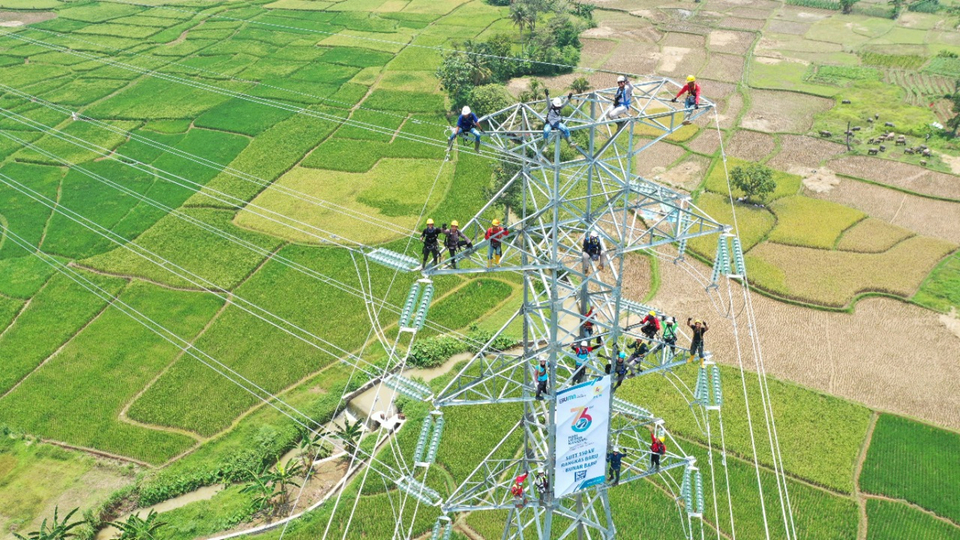 Gunakan Cara Unik Pln Uip Jbb Peringati Hln Ke Di Ketinggian Menara