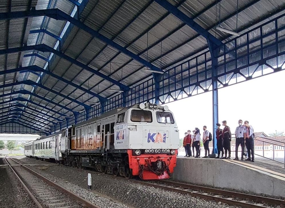 Kereta Api Pangrango Bogor Sukabumi Kembali Beroperasi Halaman 1