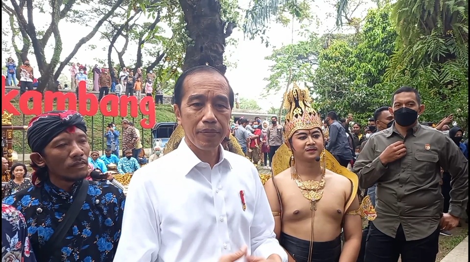 Jokowi Kunjungi Seniman Di Taman Balekambang Solo