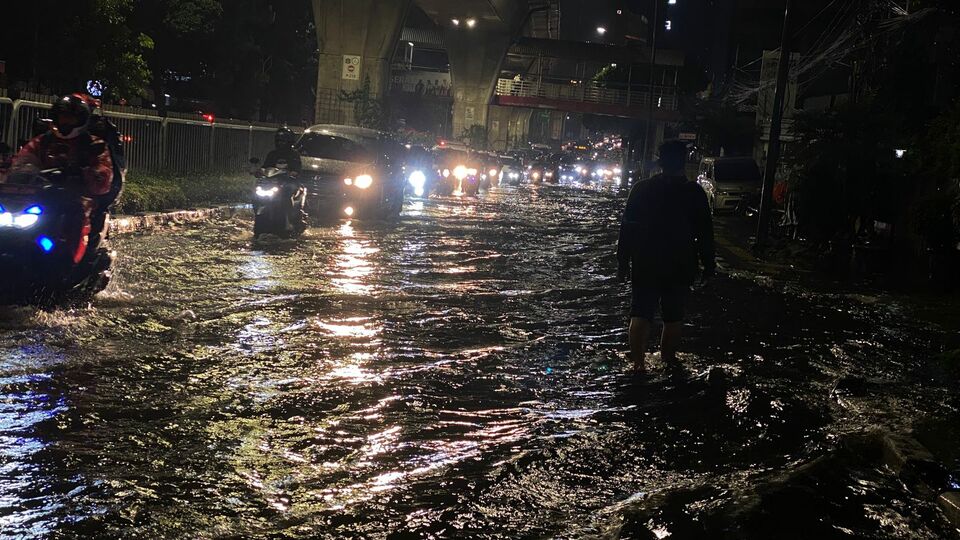 Hujan Deras Sejak Sore Banjir Di Jalan Kapten Tenden Lalu Lintas Macet