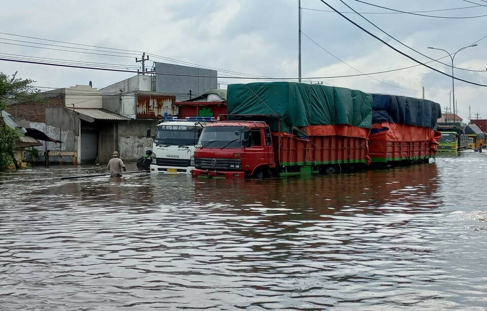 Jalur Pantura Semarang Gelap Dan Lumpuh Lalin Dialihkan