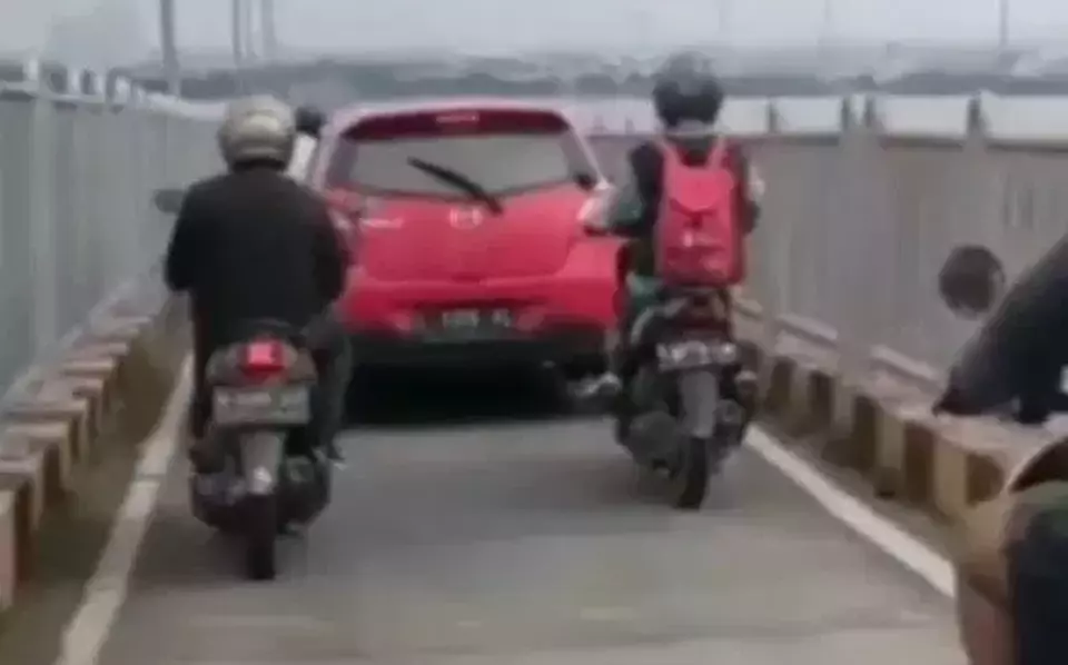 Viral Mobil Masuk Jalur Motor Di Jembatan Suramadu