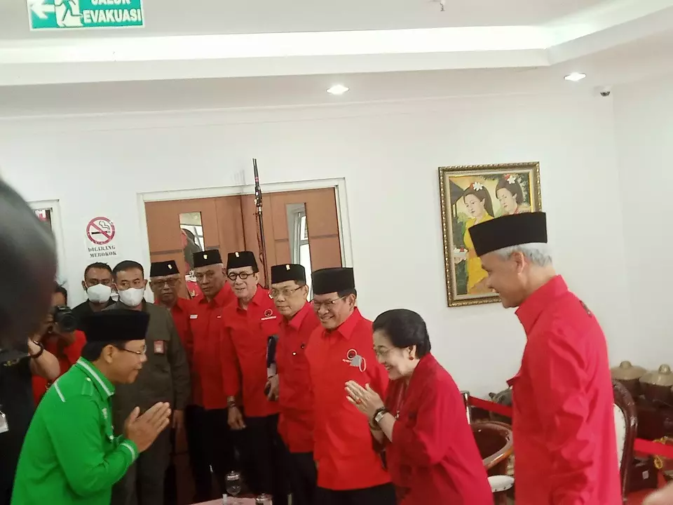 Tiba Di DPP PDIP Mardiono Ke Megawati Dan Dan Ganjar Mohon Maaf Lahir