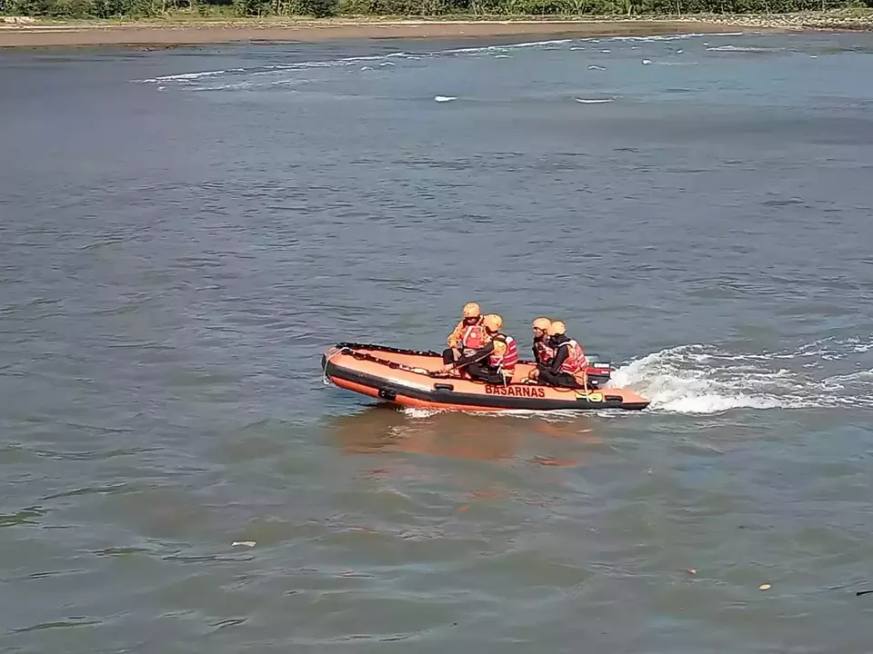 2 Nelayan Jatuh Dari Kapal Di Pantai Jetis 1 Hilang