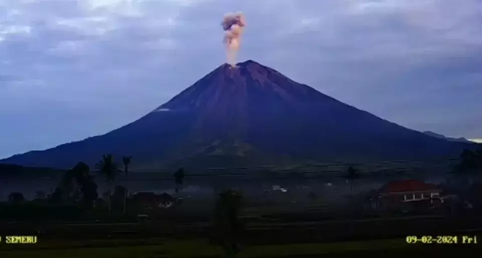 Erupsi Lagi Gunung Semeru Muntahkan Lava Pijar Hingga Letusan Setinggi