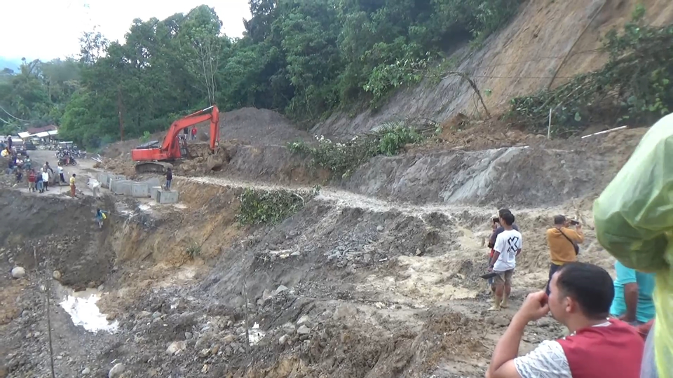 Jalan Nasional Batu Jomba Tapanuli Selatan Longsor