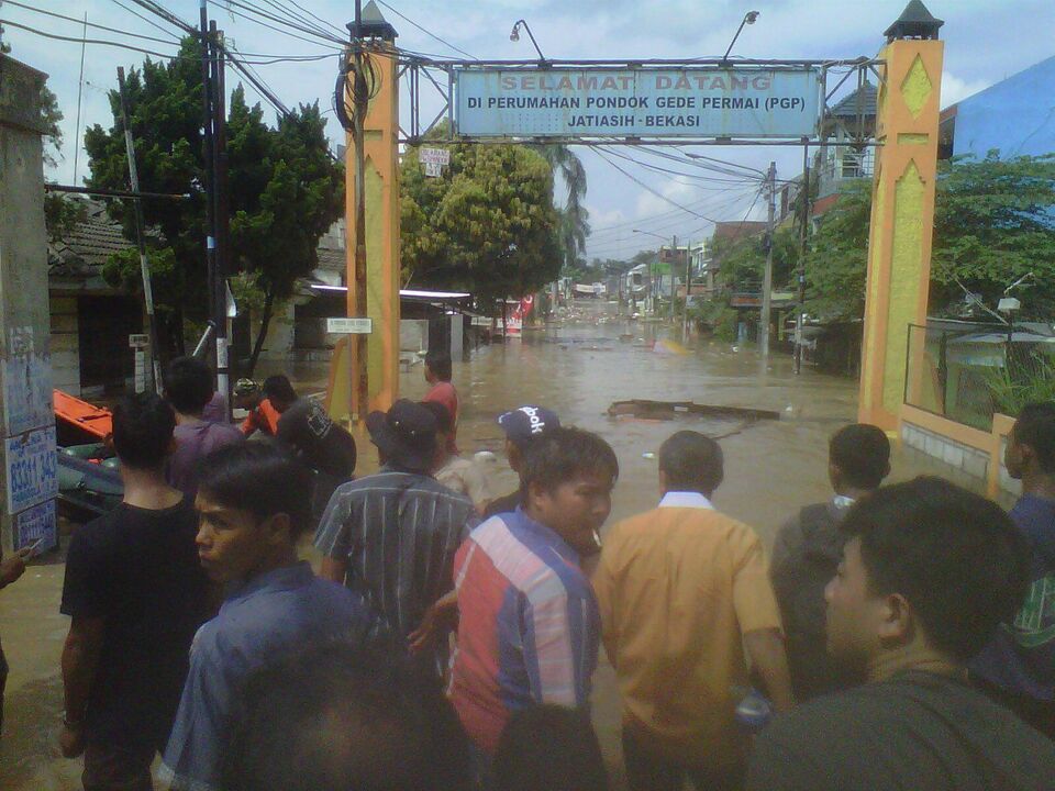 Tanggul Kali Jebol Perumahan Di Bekasi Terendam