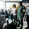 Kapolda Jatim dan Pangdam V Brawijaya Pastikan Keamanan Pemudik di Stasiun Gubeng