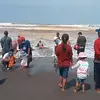 Libur Lebaran, Pantai Indah Widarapayung Diserbu Wisatawan