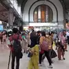 Libur Lebaran, Stasiun Jakarta Kota Layani Lebih dari 100.000 Orang per Hari