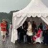 Monas Hujan, Warga Tetap Ramaikan Lebaran Betawi dengan Bertahan di Tenda