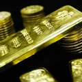 Krisis Mereda, Harga Emas Turun Jelang Keputusan the Fed