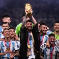 Lionel Messi Kewalahan Diserbu Fan Usai Makan Malam di Argentina