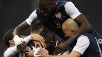 Clint Dempsey Bawa AS Kalahkan Italia