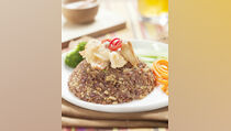 Sensasi Nasi Goreng Beras Merah