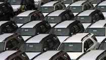 Penjualan Mobil Meningkat, Motor Justru Melambat
