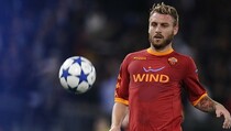Bos AS Roma Bantah De Rossi akan Dijual