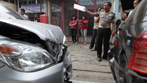 Usai Jumatan, Lima Mobil Kecelakaan di Senayan