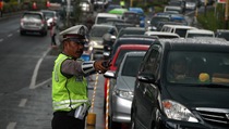 Ribuan Kendaraan Terjebak 8 Jam di Puncak