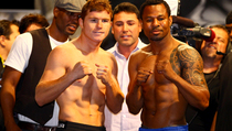 Kalahkan Mosley, Saul Alvarez Pertahankan Sabuk WBC