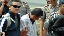 Amran Minta Anak Buah Hartati Jadi Tersangka